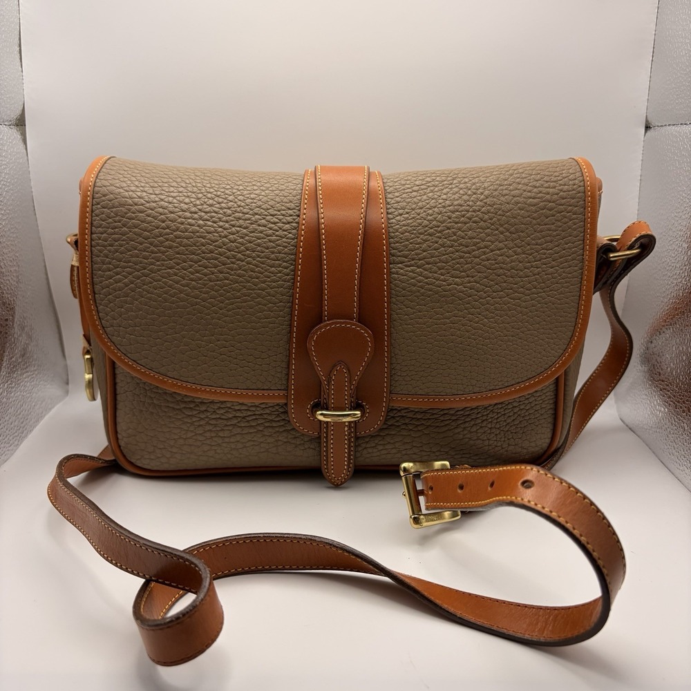 Vintage Dooney & Bourke R25 Essex Taupe British Tan AWL Leather Crossbody USA